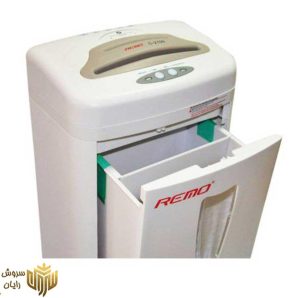 مدل C-2100 از کاغذ خردکن‌های شرکت رمو است. شاید با پیشرفت فناوری، مصرف کاغذ کم‌تر شده باشد اما هم‌اکنون اسناد مهم روی کاغذ نوشته و ثبت می‌شود. در راستای معدوم‌سازی این اسناد، کاغذ خردکن‌ها مورداستفاده قرار می‌گیرند چراکه‌ برخلاف روش‌های سنتی مانند به آتش کشیدن، راحت‌تر و امن‌تر هستند. کاغذ خردکن C-2100، نوع برش پودری دارد و با دهانه‌ی ورودی 220 میلی‌متری و ظرفیت خرد کردن هم‌زمان 7 برگ، عملکرد خوبی از خود به نمایش می‌گذارد. این دستگاه سرعت برش 3.10 متر در دقیقه دارد و از یک محفظه‌ی جدا برای معدوم‌سازی لوح فشرده بهره می‌برد. در ادامه‌ی این معرفی با ما همراه باشید.